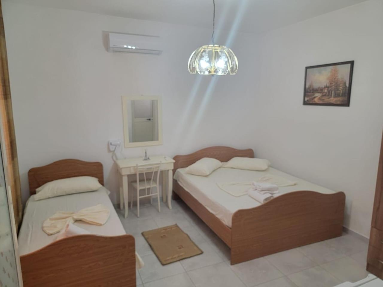 Vila Islami ドゥラス エクステリア 写真