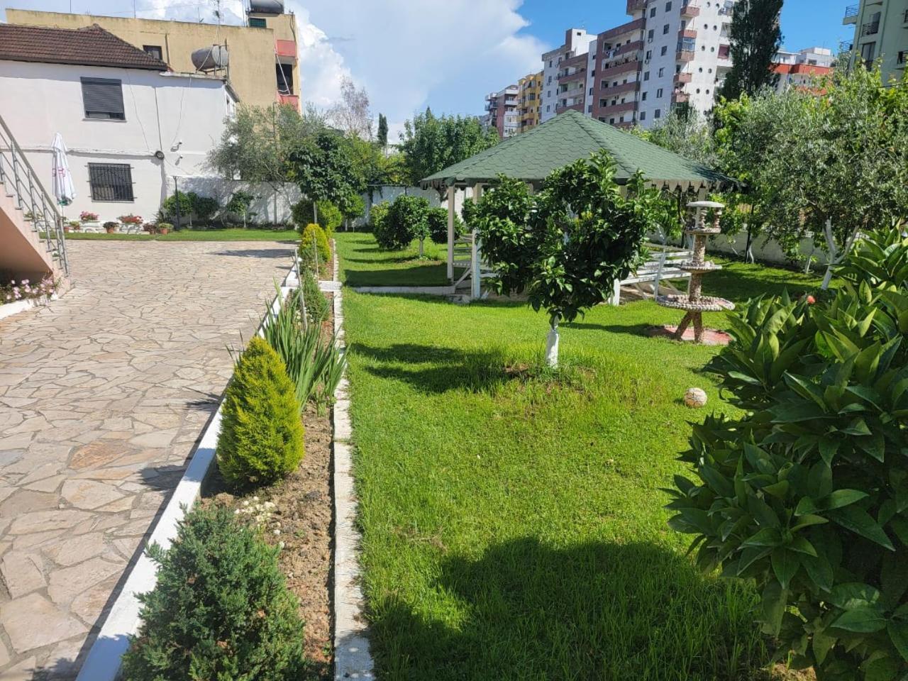 Vila Islami ドゥラス エクステリア 写真