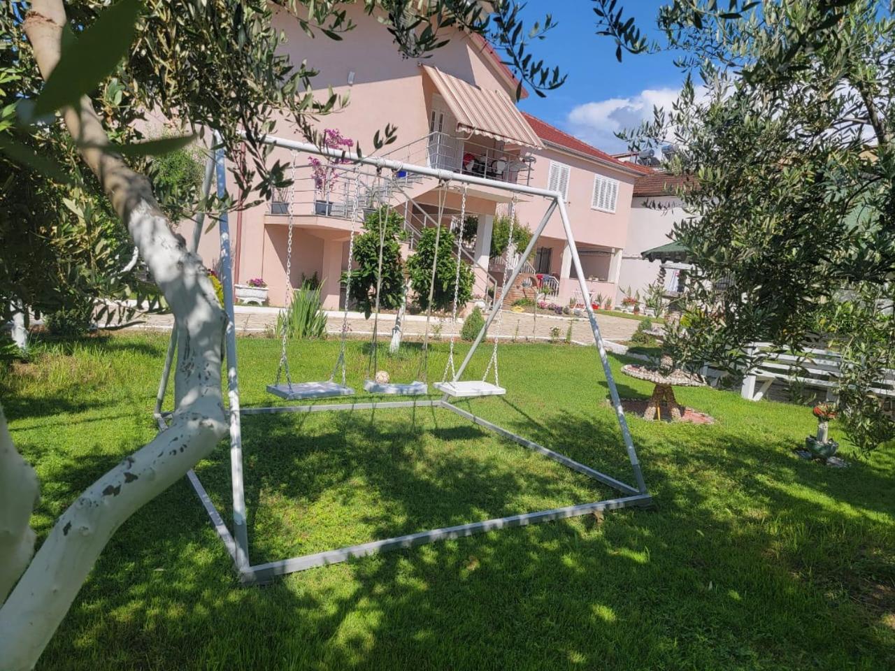 Vila Islami ドゥラス エクステリア 写真