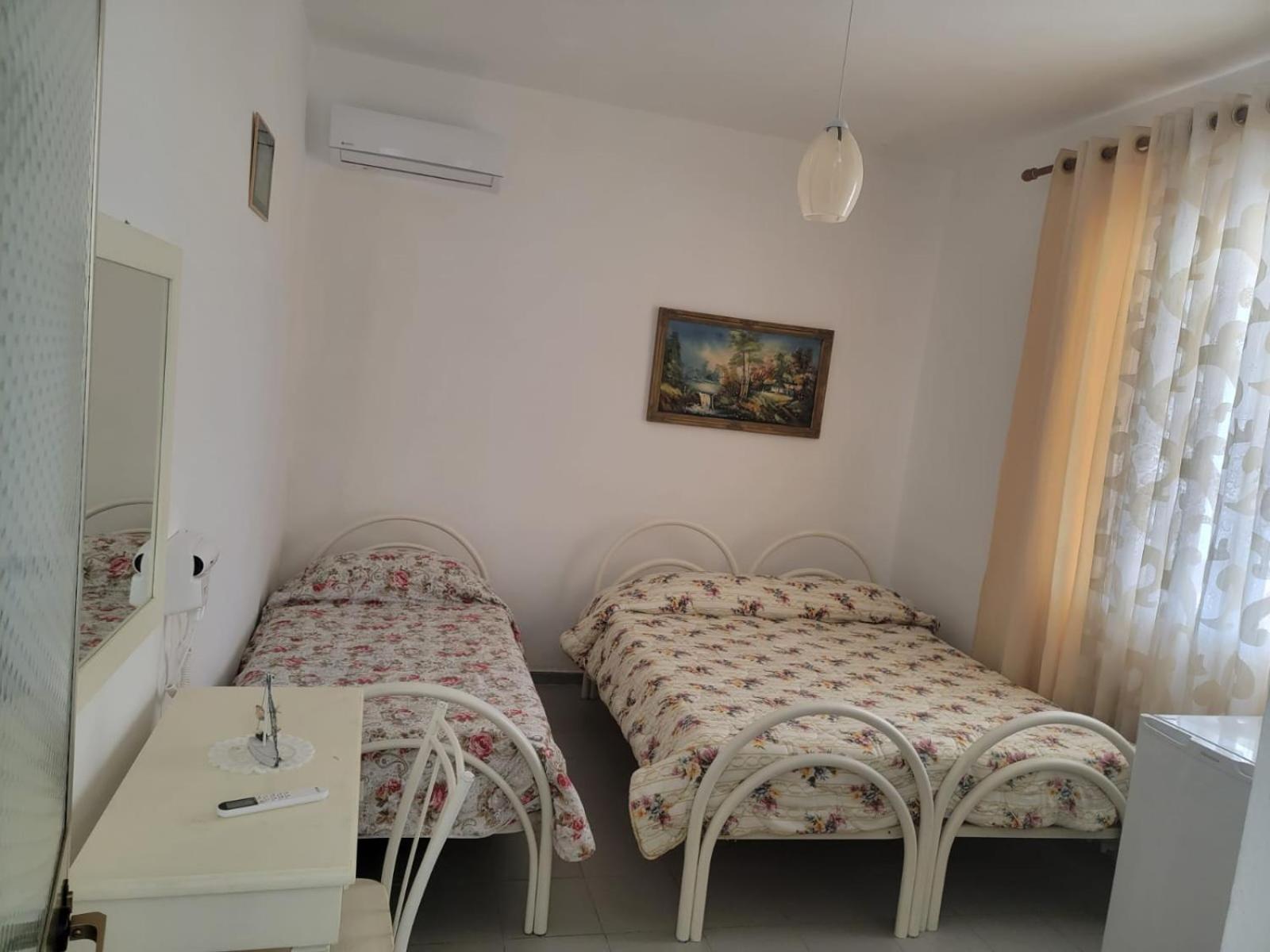 Vila Islami ドゥラス エクステリア 写真