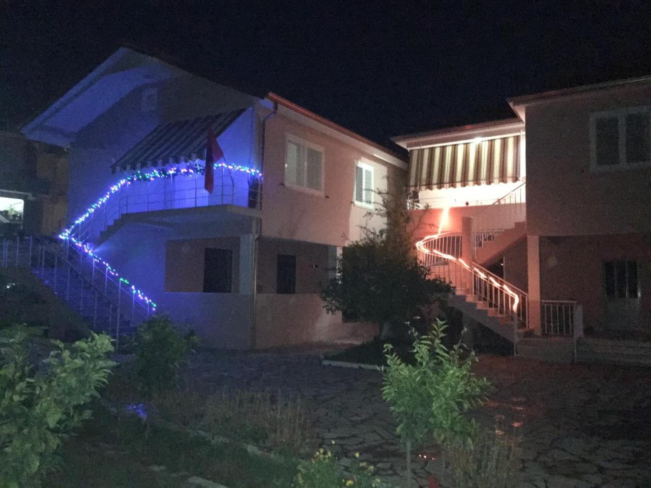 Vila Islami ドゥラス エクステリア 写真