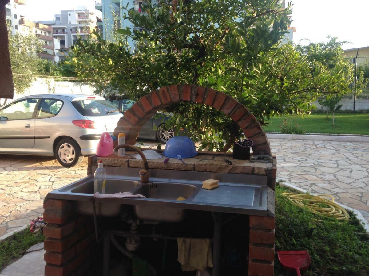 Vila Islami ドゥラス エクステリア 写真